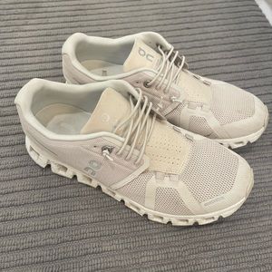 Women’s On shoes 7.5, off white.